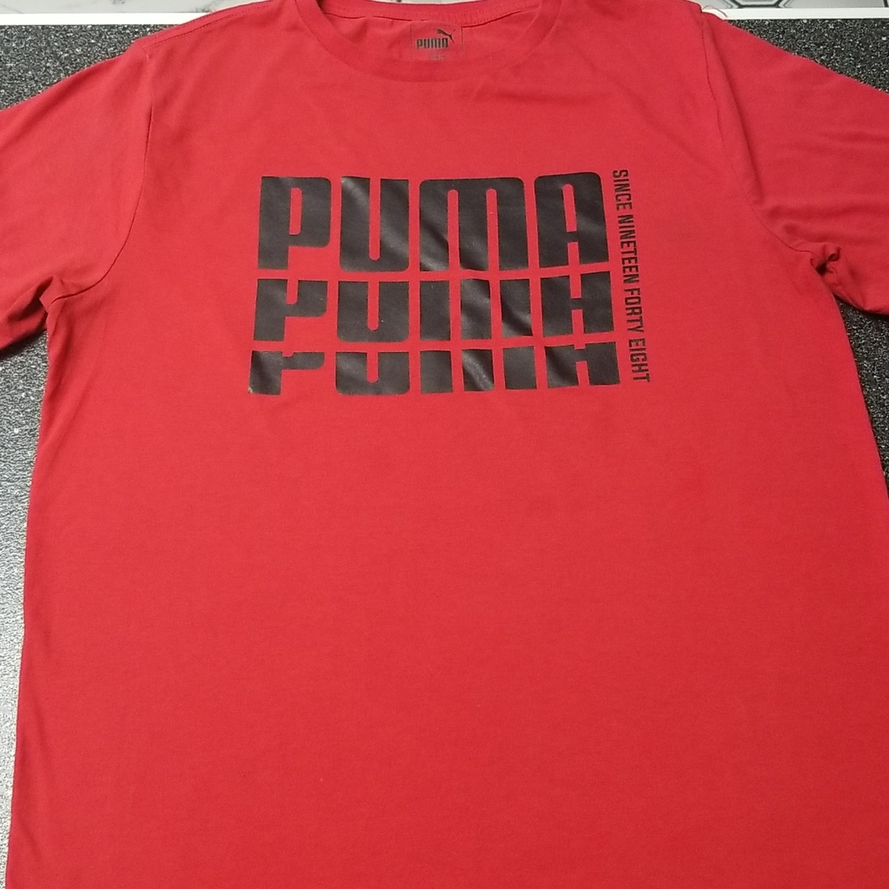 Boy's puma tshirt.